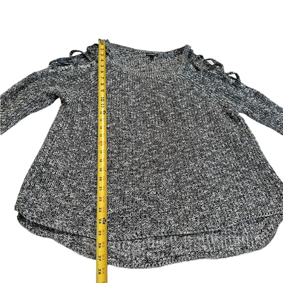 Express % Cotton Open Shoulder Sweater Size M - Picture 8 of 17